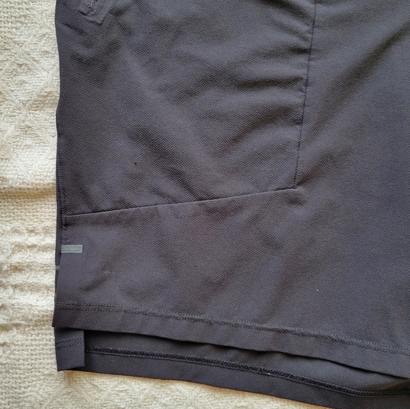 Lululemon, License to Train Linerless 7" Inseam Athletic Sporty Casual Short - Picture 3 of 10